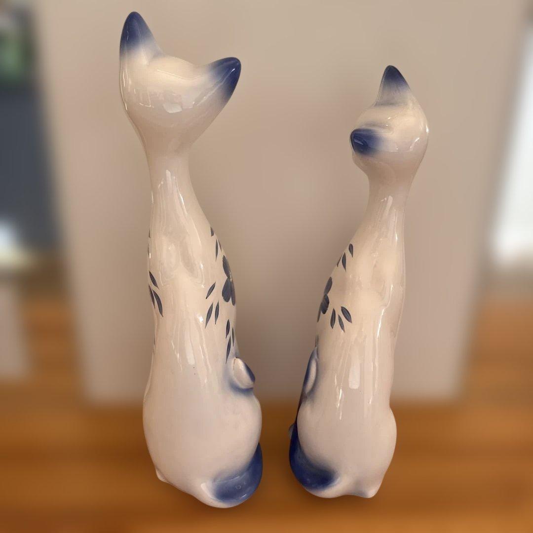 青と白の花模様 猫の陶器置物　アンティーク　ヴィンテージ