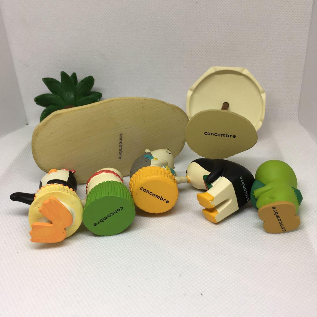 コンコンブル　夏　浜辺　フラダンス三毛猫