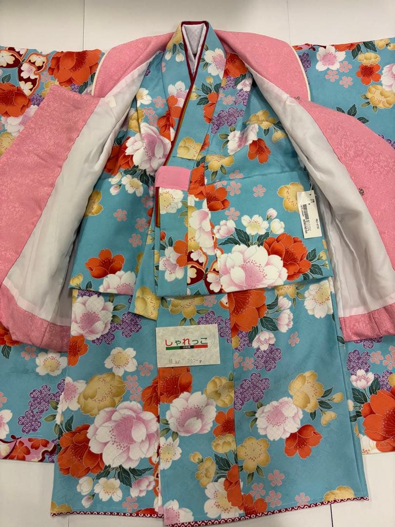 七五三　女の子　着物・被布セット　水色　桜　つまみ細工　チャーム　新品