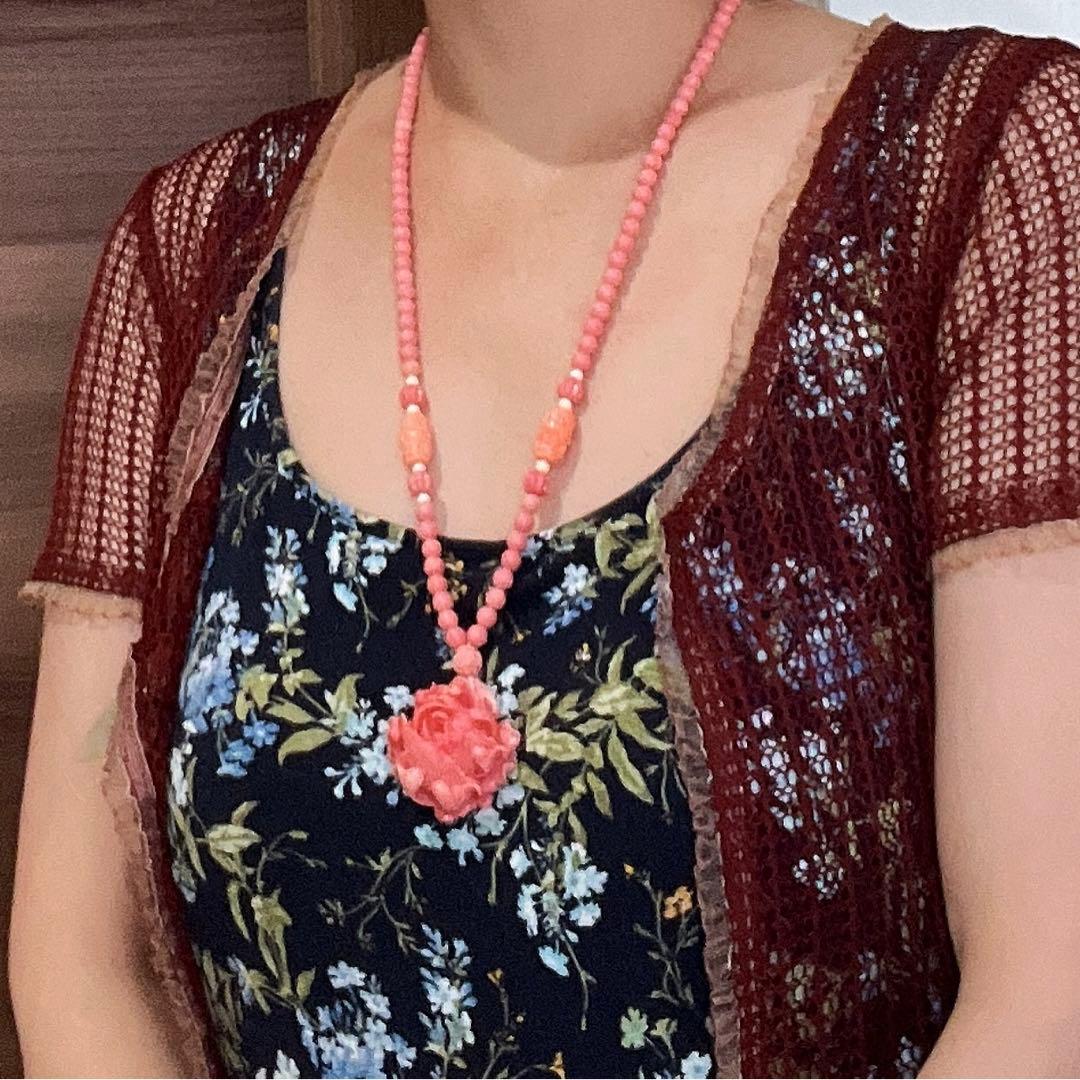 新品　天然珊瑚のバラ彫りピンクラウンドネックレス AB907