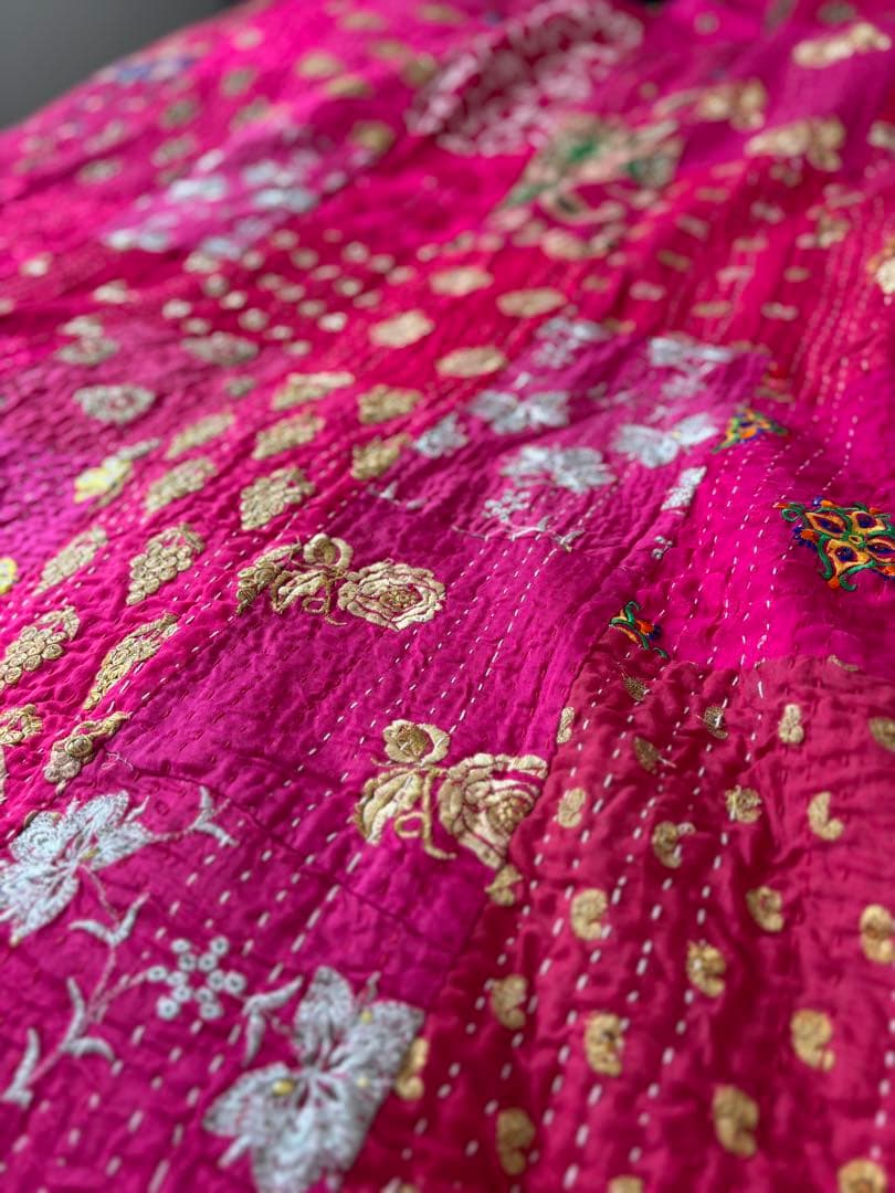 ラリーキルト　インド刺繍　カンタキルト　ヴィンテージ　ピンク　マルチカバー