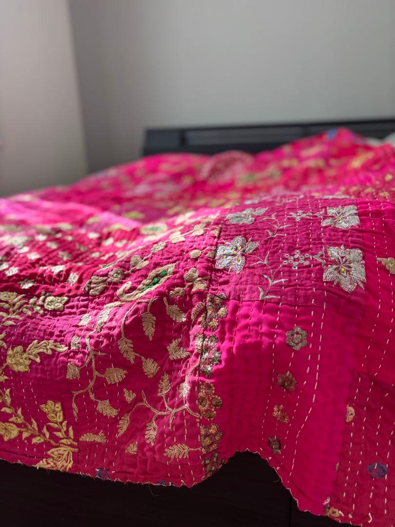 ラリーキルト　インド刺繍　カンタキルト　ヴィンテージ　ピンク　マルチカバー