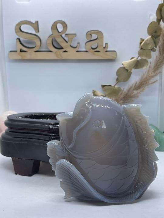 【602】水入り瑪瑙 魚型(台座付き)高級 珍品