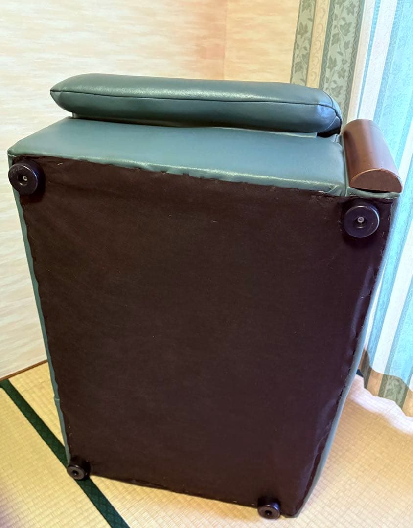 緑色レザー調ソファ 木製アームレスト付き☆本土内送料込み