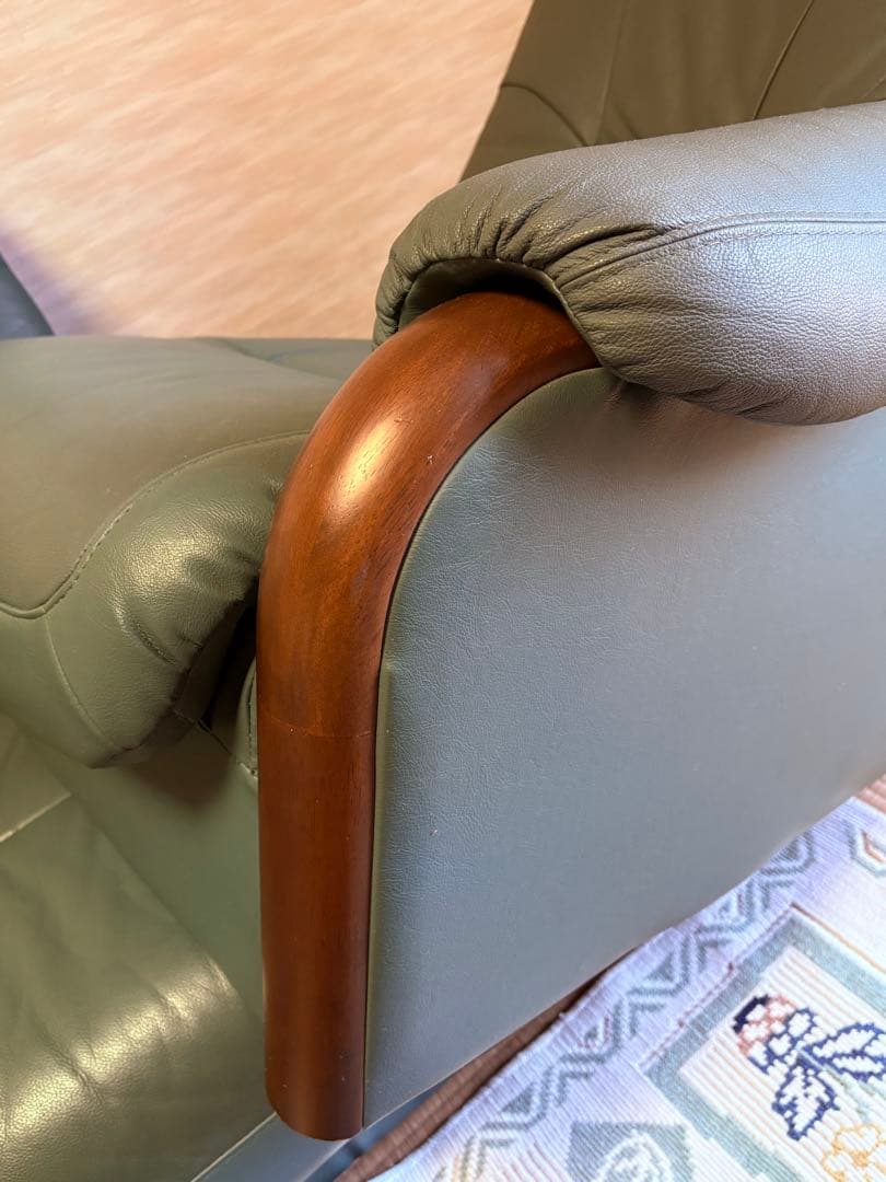 緑色レザー調ソファ 木製アームレスト付き☆本土内送料込み