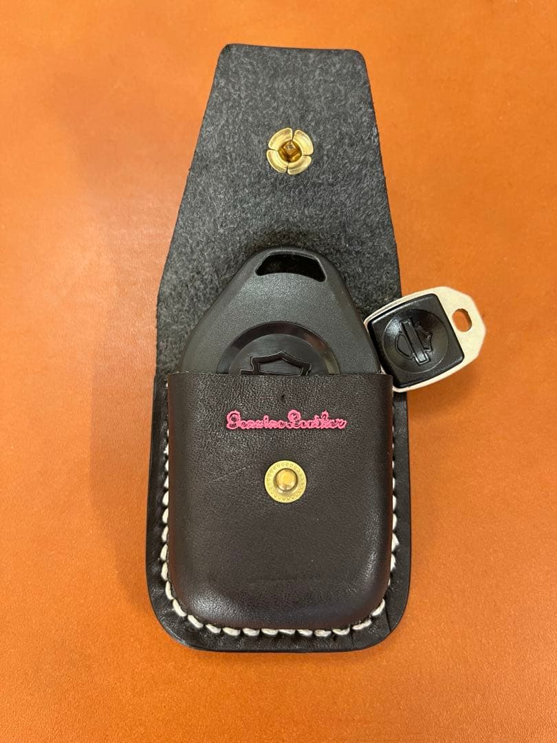 本革使用　オリジナルハンドメイド　キーケースblack&pink