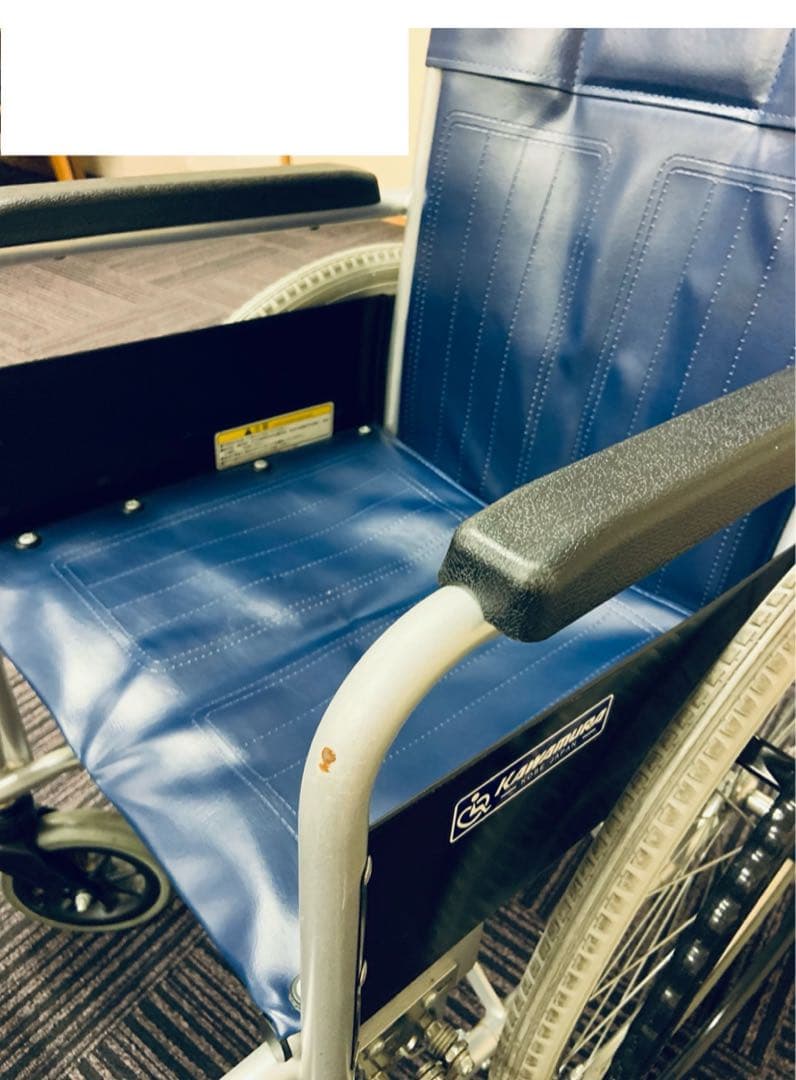 病院・施設で定番のスチール製車いす KR801Nソリッド[高床]