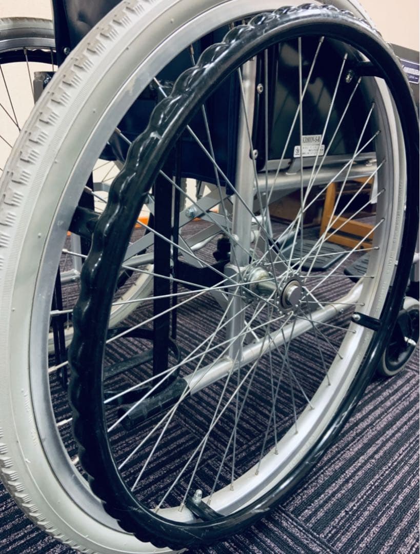 病院・施設で定番のスチール製車いす KR801Nソリッド[高床]