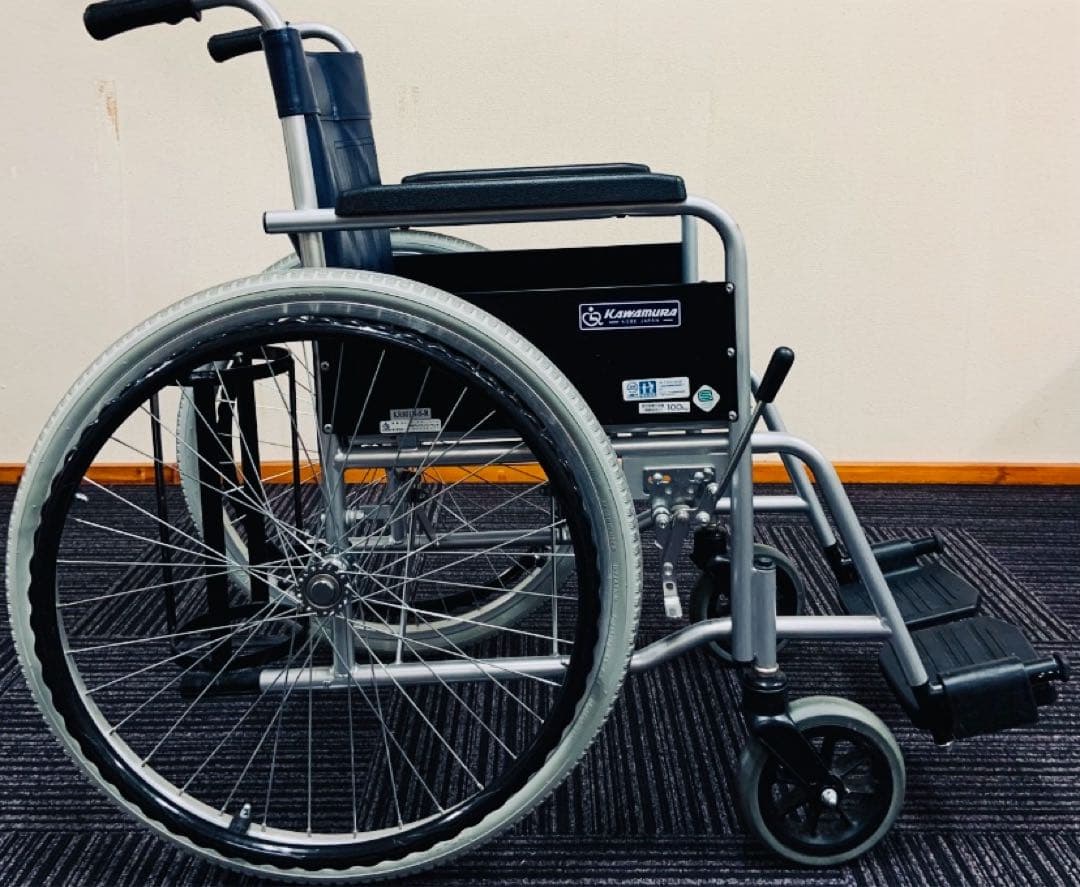 病院・施設で定番のスチール製車いす KR801Nソリッド[高床]