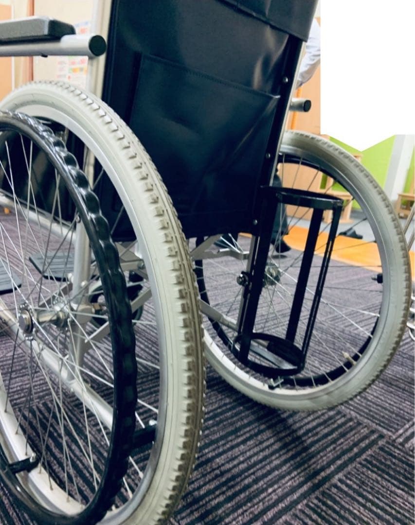 病院・施設で定番のスチール製車いす KR801Nソリッド[高床]