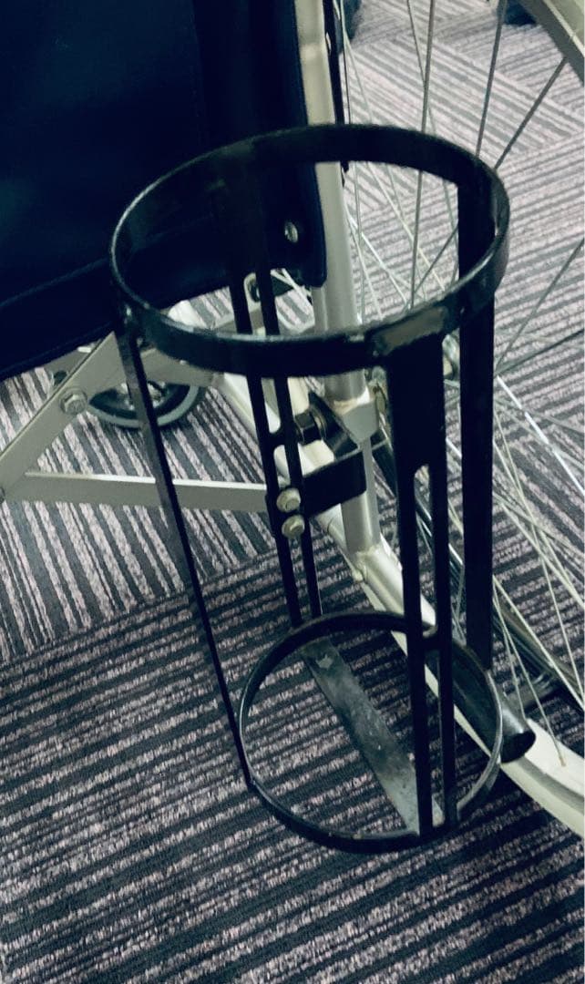 病院・施設で定番のスチール製車いす KR801Nソリッド[高床]