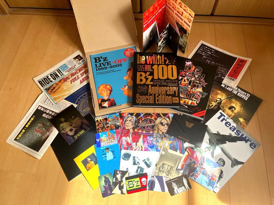 B'z ツアーパンフレット他グッズセット - メルカリ