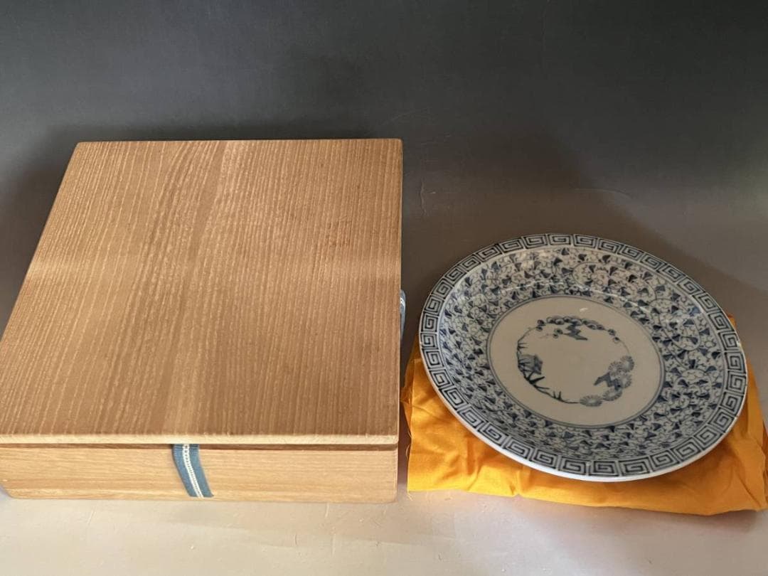 皿■染付花唐草文 江戸期 古伊万里 松竹梅 大皿 飾り皿 桐箱 時代物 骨董品■