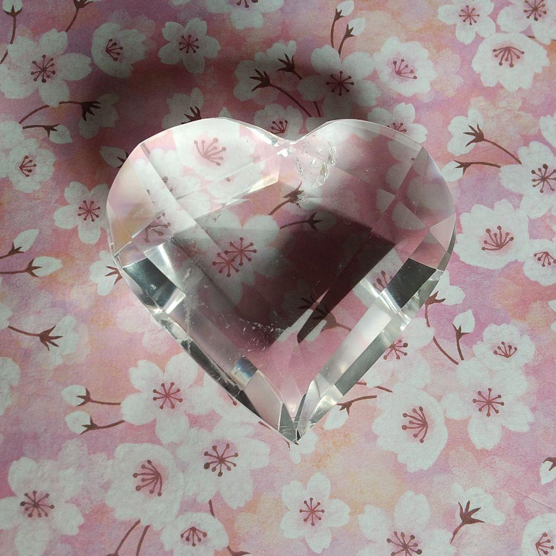 【ジーン】純粋と浄化の象徴 天然水晶 巨大ハートカットオブジェ