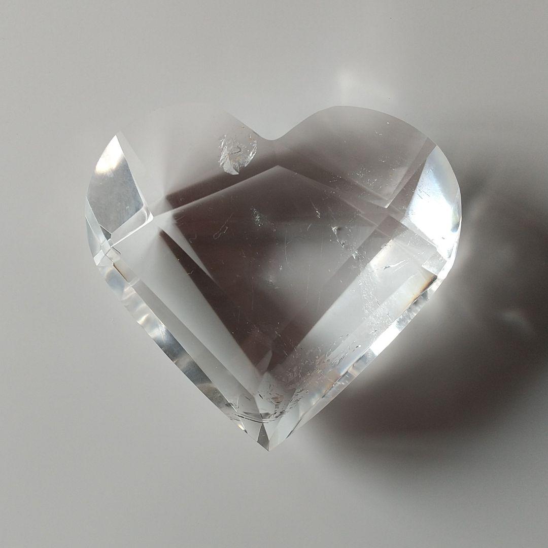 【ジーン】純粋と浄化の象徴 天然水晶 巨大ハートカットオブジェ