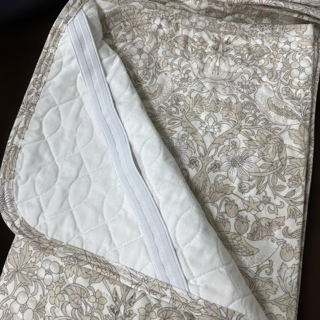 ロマンス小杉　V&A いちご泥棒　麻敷きパッド　表地麻100% 天然素材