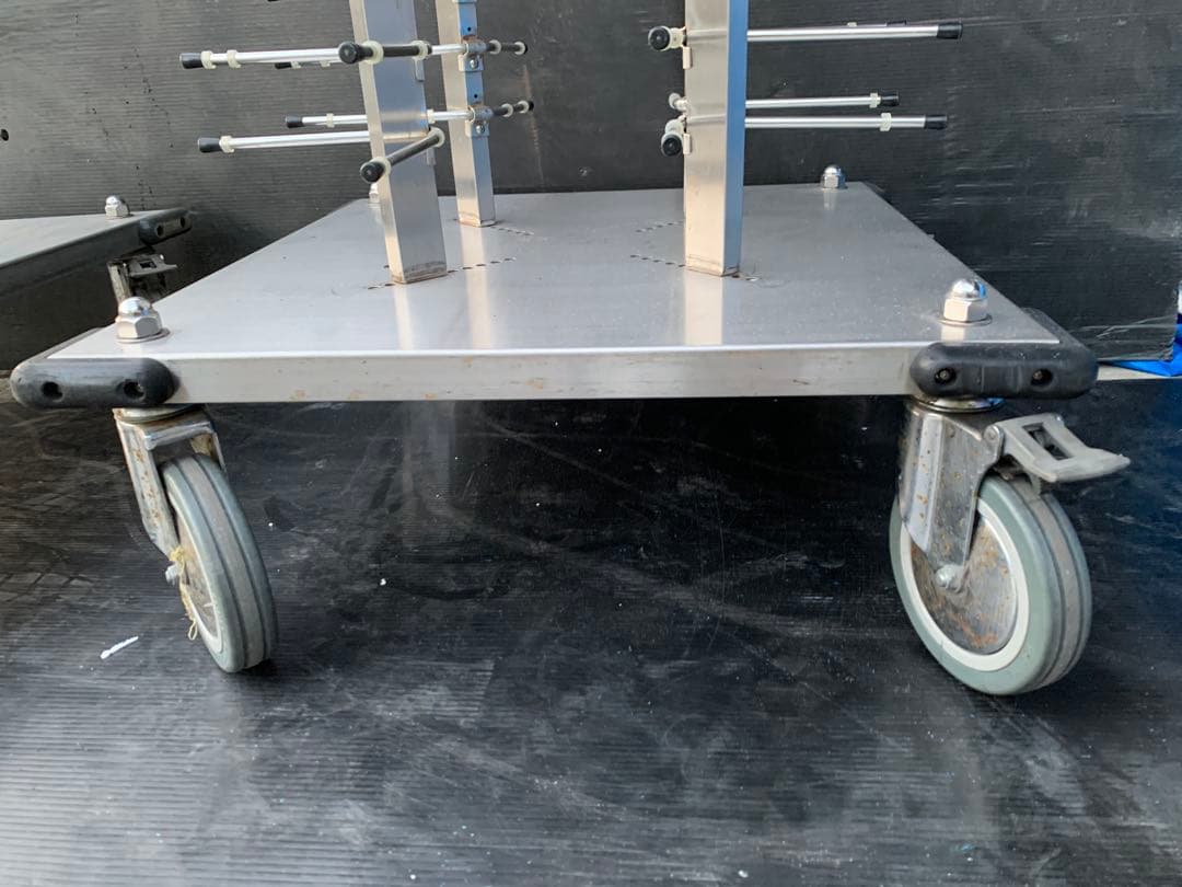 ①定価40万以上！　ステンレス製　ディッシュスタック（皿立て）