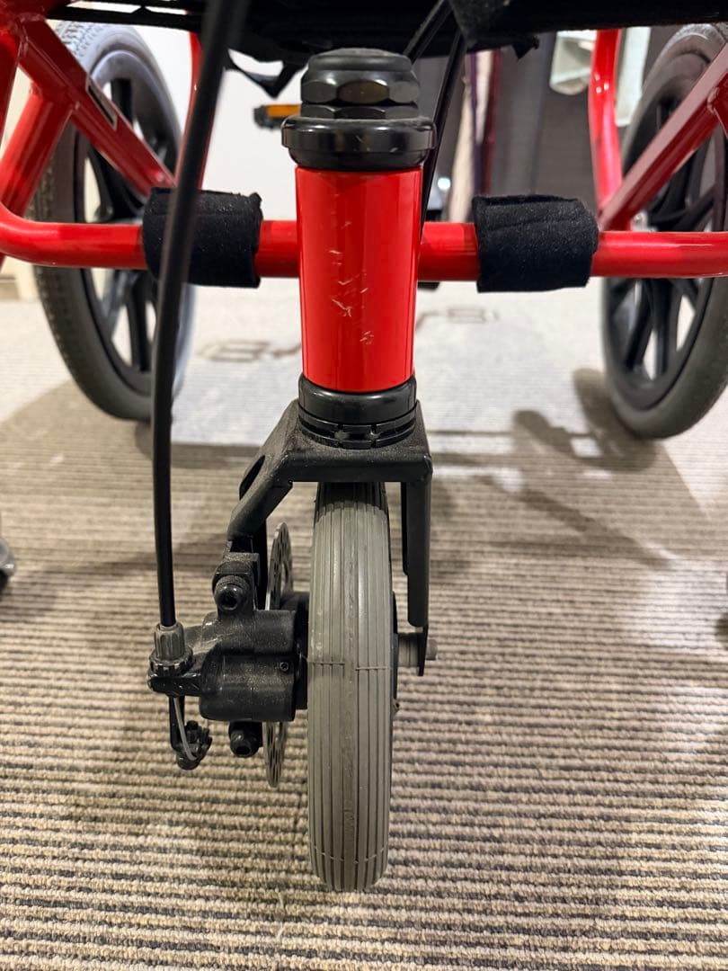 Profhand プロハンド 赤　ペダル付き トレーニングチェア 介護用品