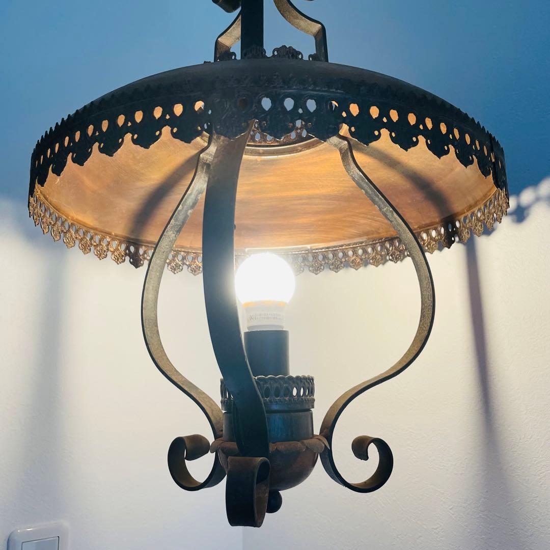 アンティーク 吊り下げランプ アイアン照明 レトロガラスペンダントランプ灯 電傘