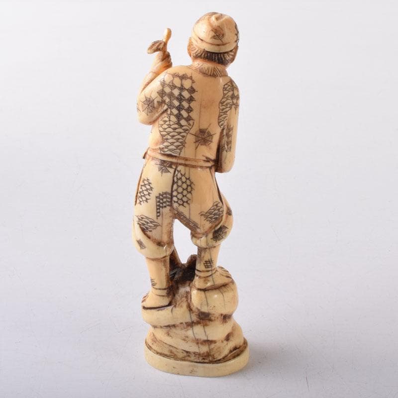 獣骨彫刻　セイウチ牙　翁像　人物像　在銘　置物　時代箱　M　7448