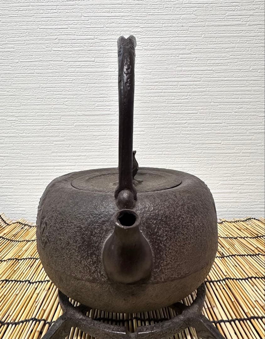 新品、付属品付　南部金狐堂　捻鉉姥口１５型龍文様　南部鉄瓶　南部鉄器　鉄瓶