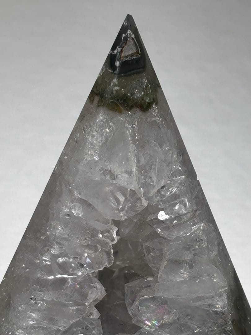 高品質 グリーンジャスパー スタラクタイト 水晶共生 置物 ジオード