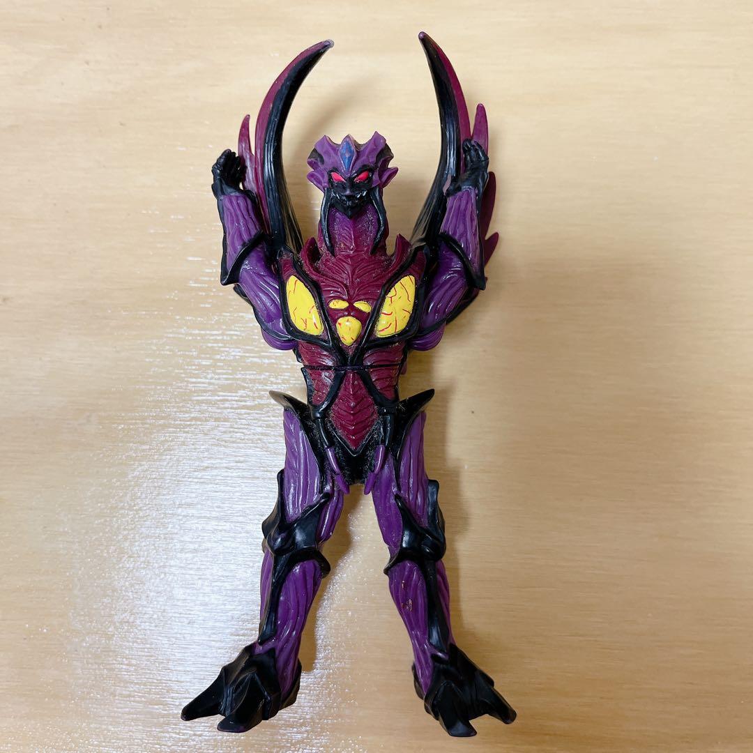 お一人様限定❣️ウルトラマンコスモス カオスダークネス フィギュア