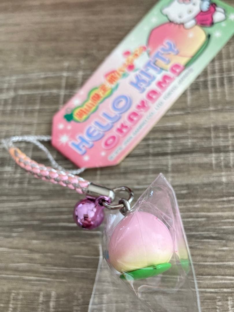 美品】ハローキティ ご当地キティ 岡山限定 桃バージョン 根付け