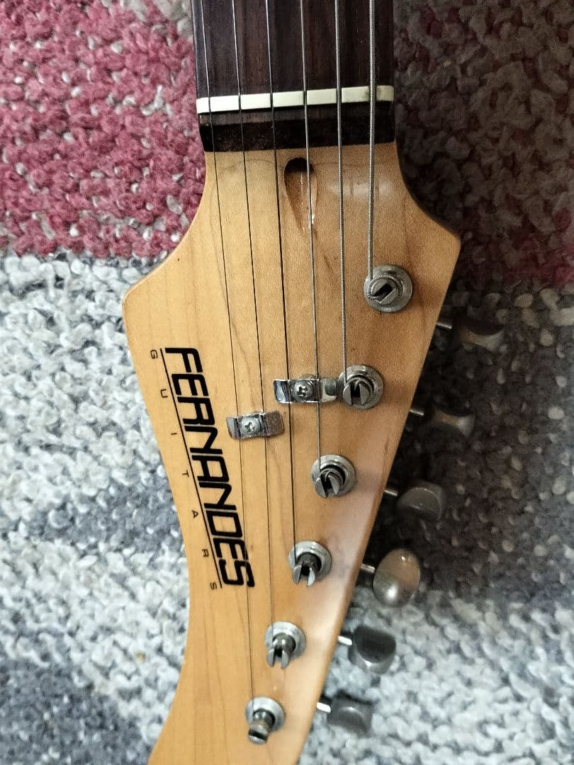 フェルナンデス ストラト エレキギター FGシリーズ 色レッド