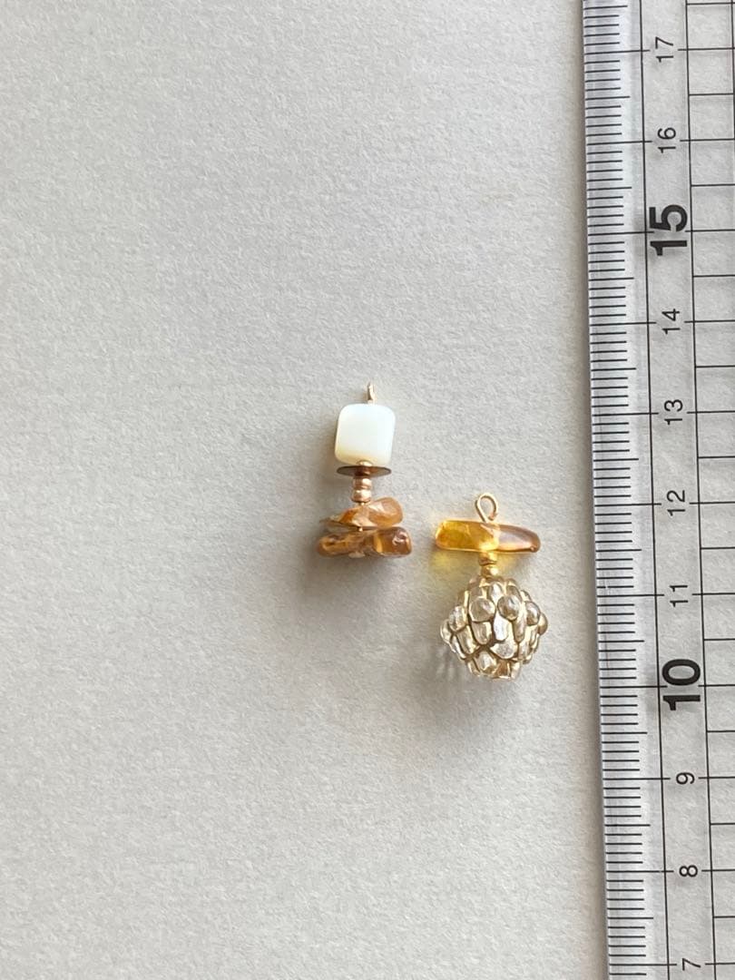 no.0043 黒斑入りのクォーツと蕾のボトル　一点物