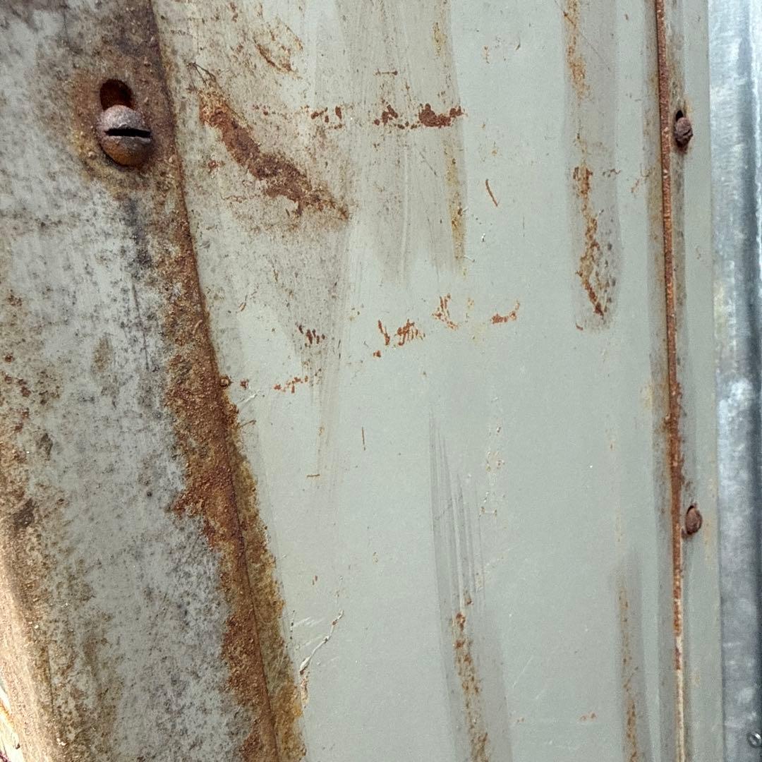 インダストリアル　古い錆たスチールラック 収納24個　ビンテージ　ガレージ