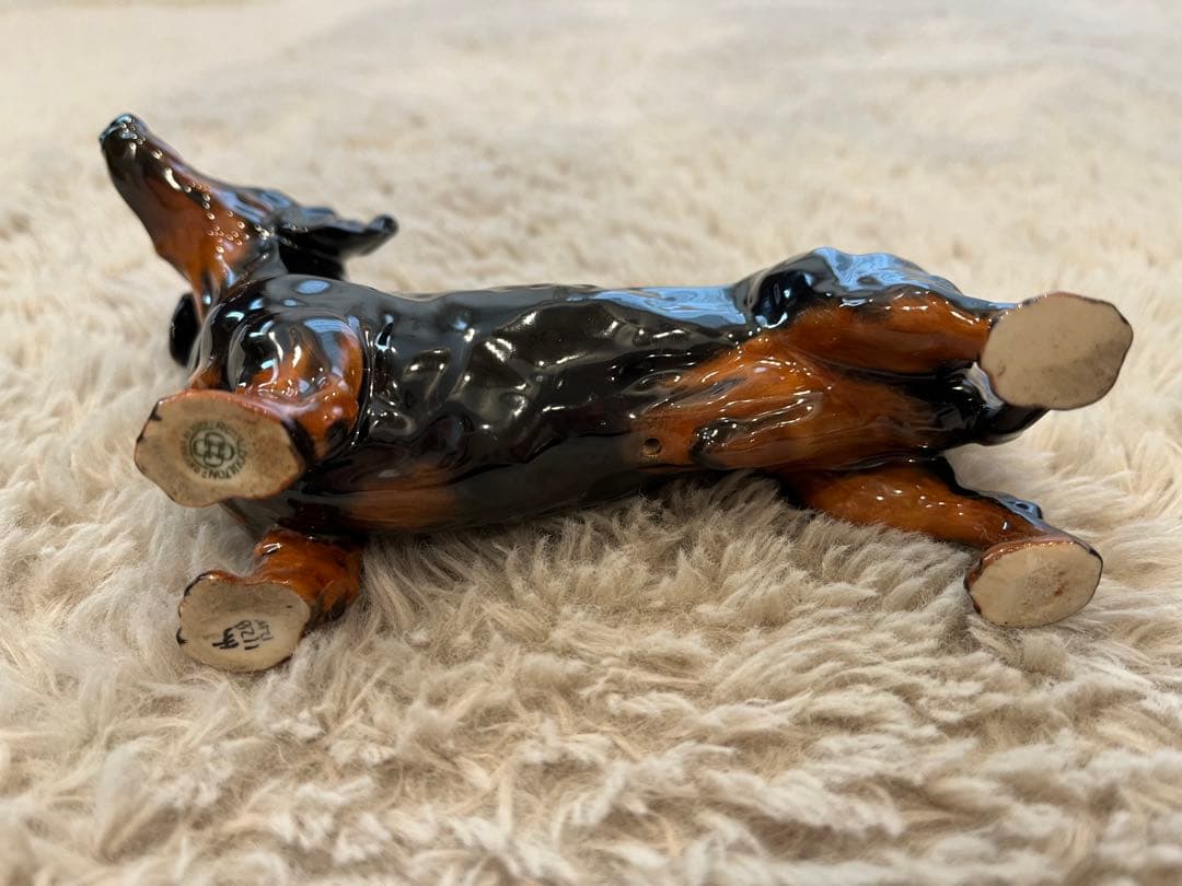   ロイヤルドルトン　ダックスフンド 陶器 置物