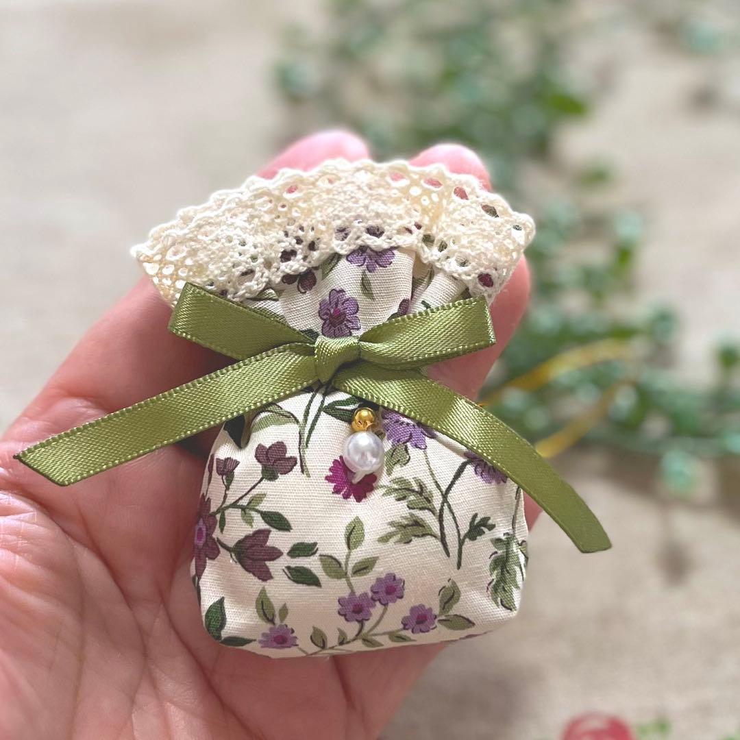 No.2304-31 ミニストラップサシェ 香り袋 春の小花柄＊パール⑧