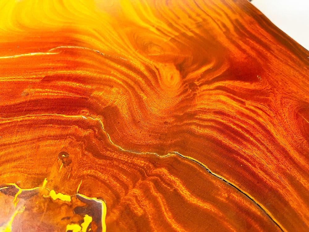 天然木　センターテーブル　銘木　一枚板　ローテーブル　三本足　杢目　高さ46cm