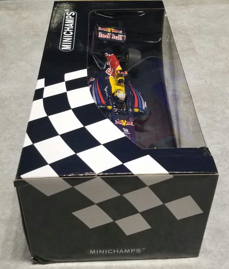 【美品】ミニチャンプス1/18 レッドブル RB7 S.ベッテル 2011