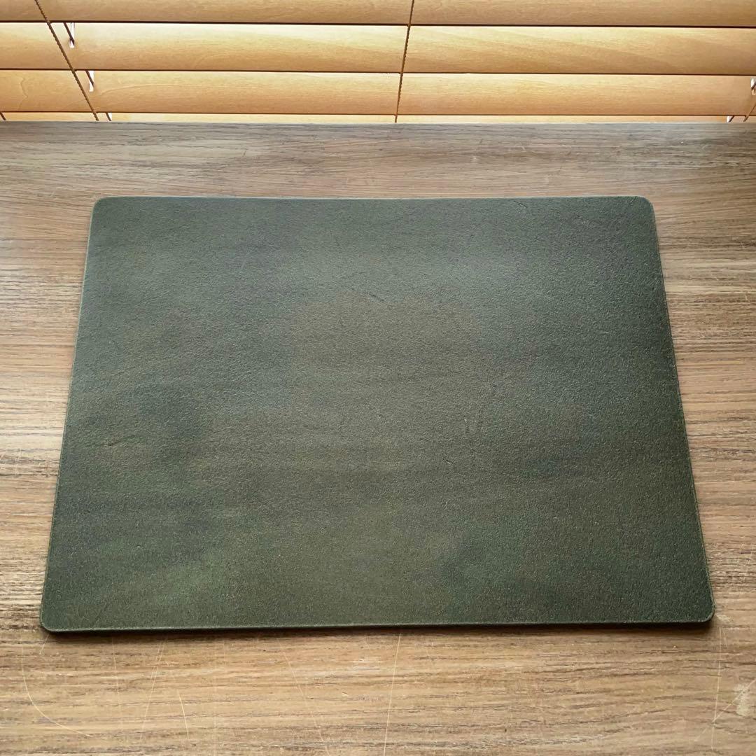 《380mm × 280mm》レザーデスクマット（オリーブ）