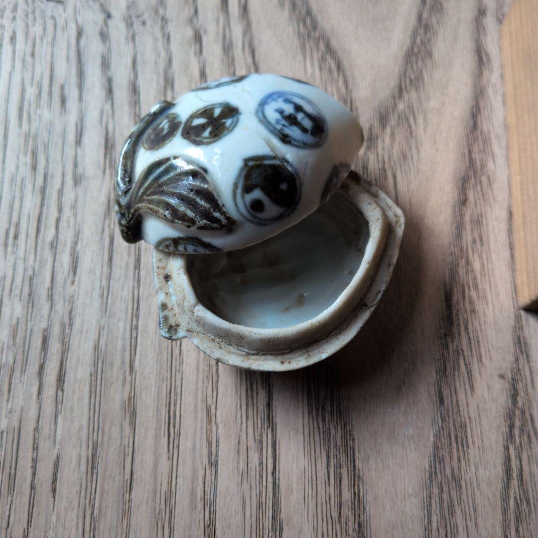 古伊万里 丸紋染付 桃形 蓋付き香合 木箱付き - メルカリ