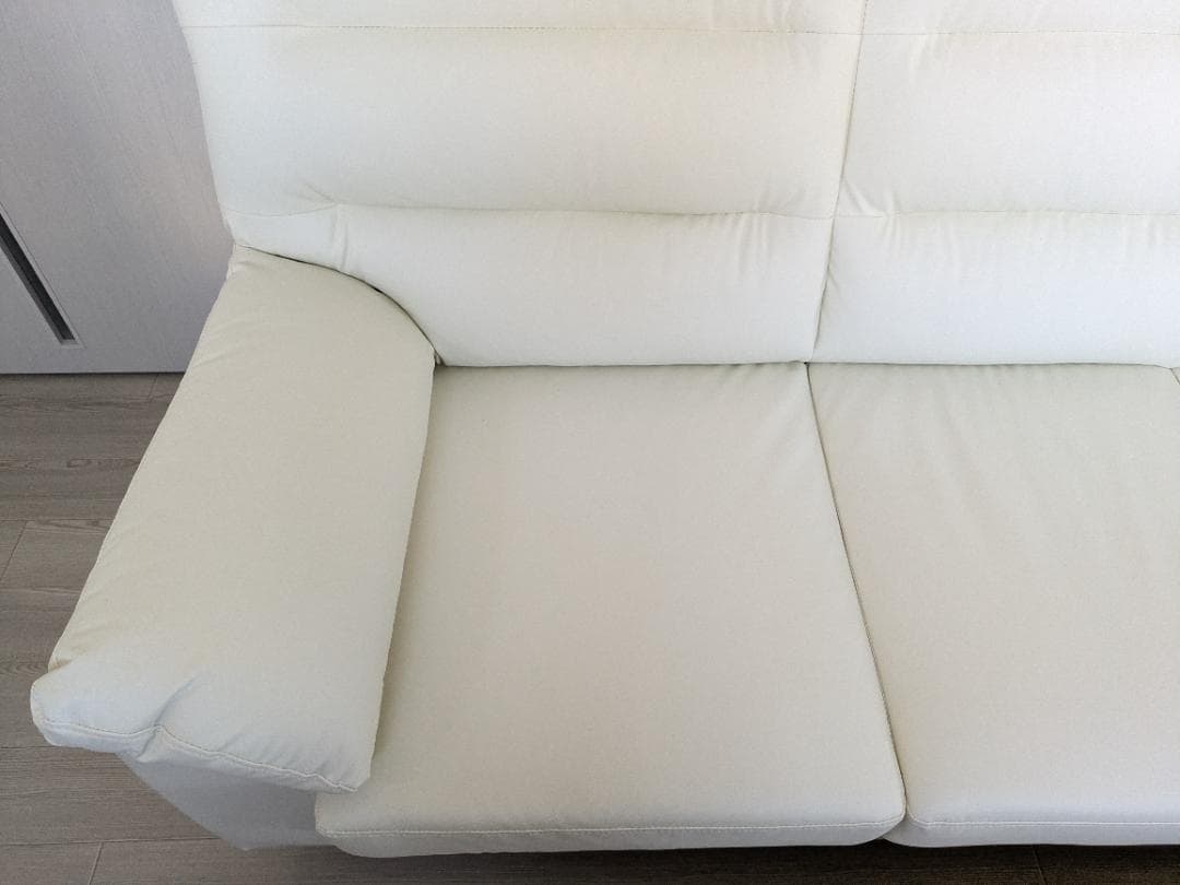 新品同様［3人掛］ソファ 幅209 合成皮革 アイボリー 色