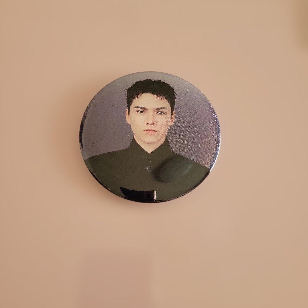 SEVENTEEN バーノン 缶バッジ - メルカリ