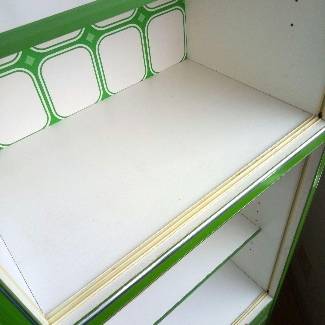 昭和レトロ 緑と白の木製キッチン収納キャビネット