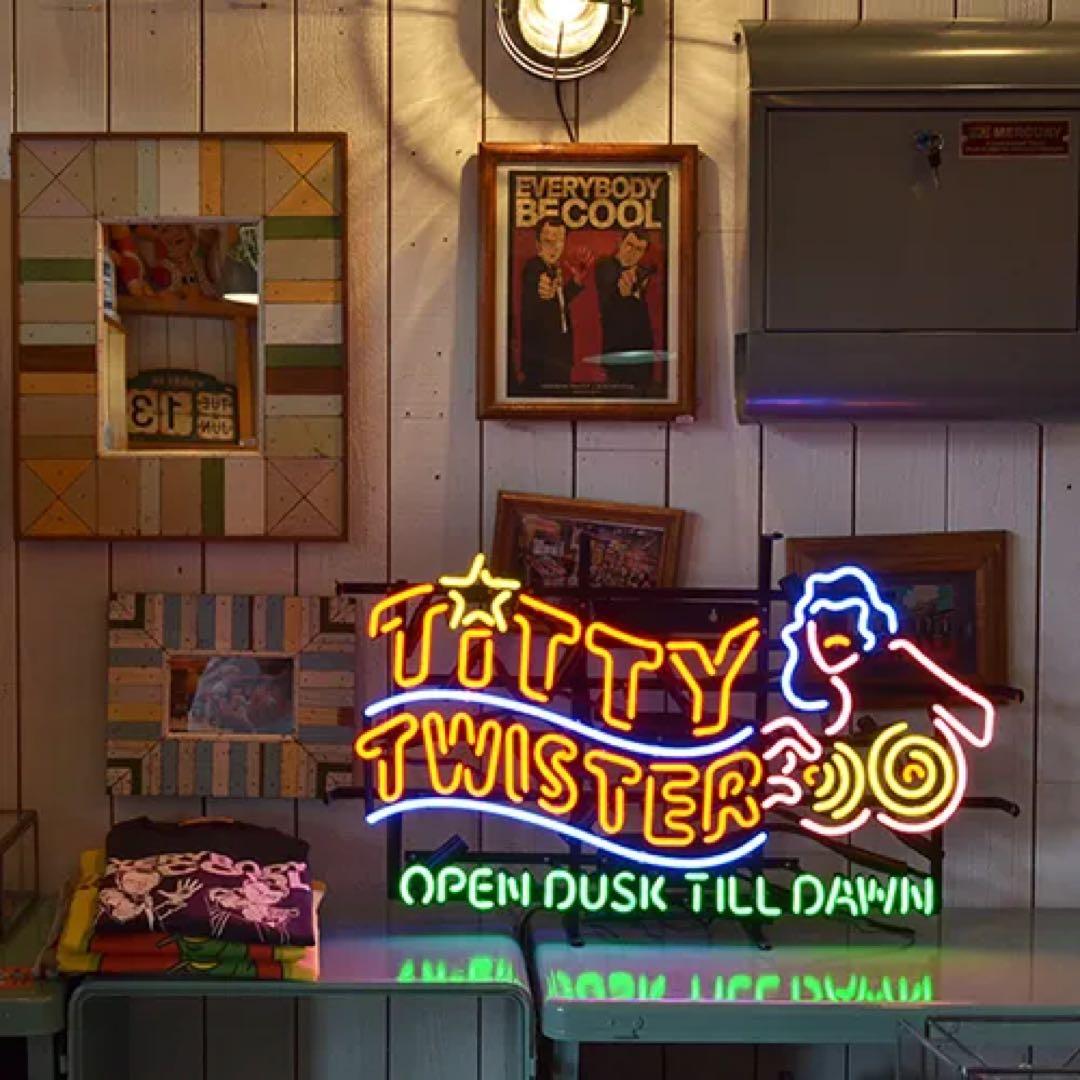 TITTY TWISTER ネオン菅 フロムダスクティルドーン タランティーノ