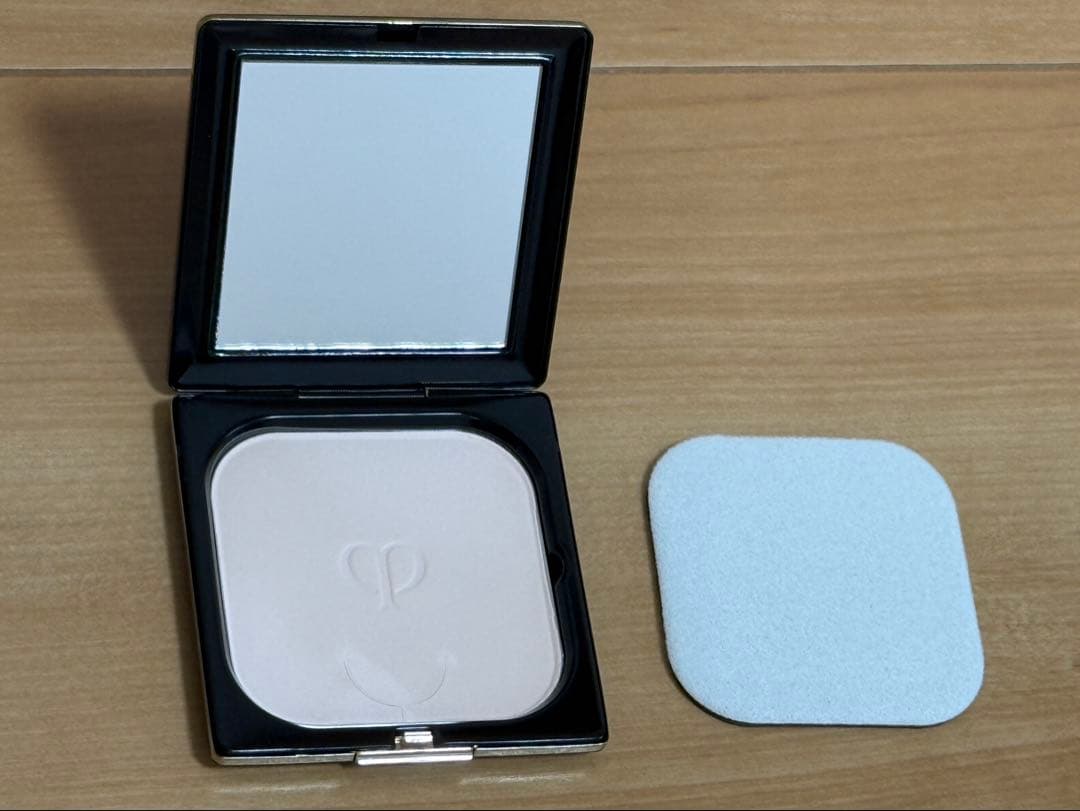 未使用　クレドポーボーテプードルコンパクトエサンシエルn （エレガントスリム）