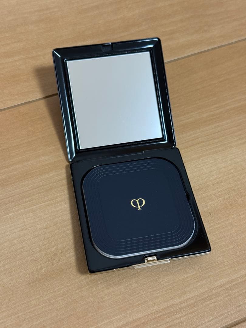 未使用　クレドポーボーテプードルコンパクトエサンシエルn （エレガントスリム）