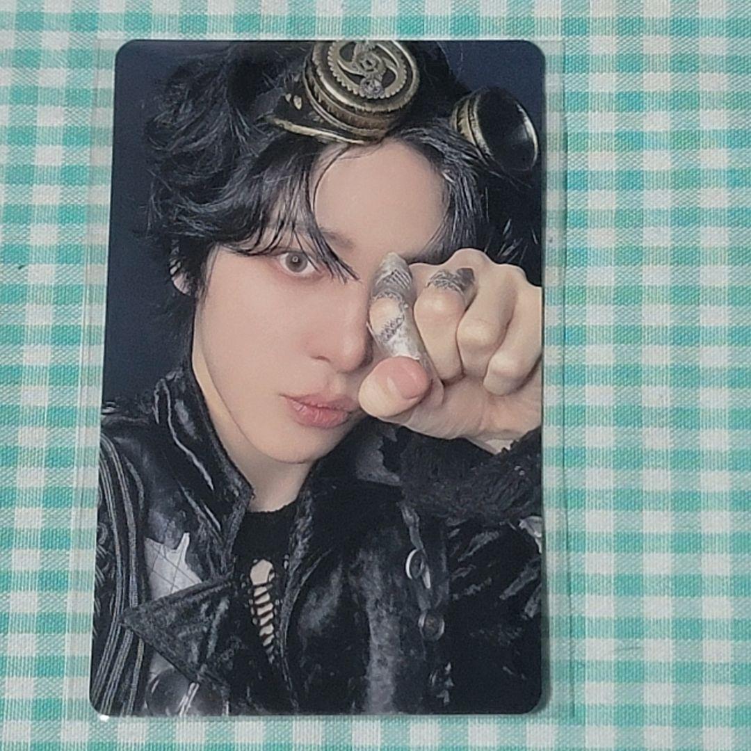 ATEEZユノ JPFC限定トレカ - メルカリ