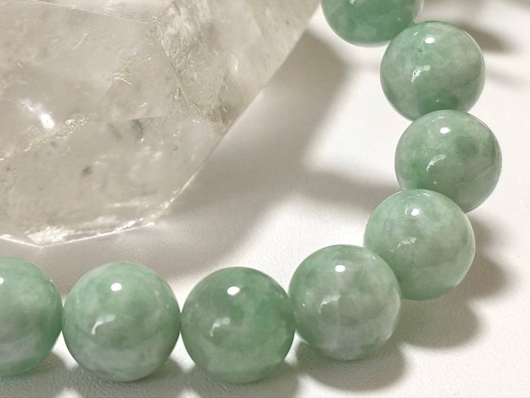 究極品質　超希少幻の色彩　太古から受け継がれし神の守護石　幻の青緑翡翠のブレス