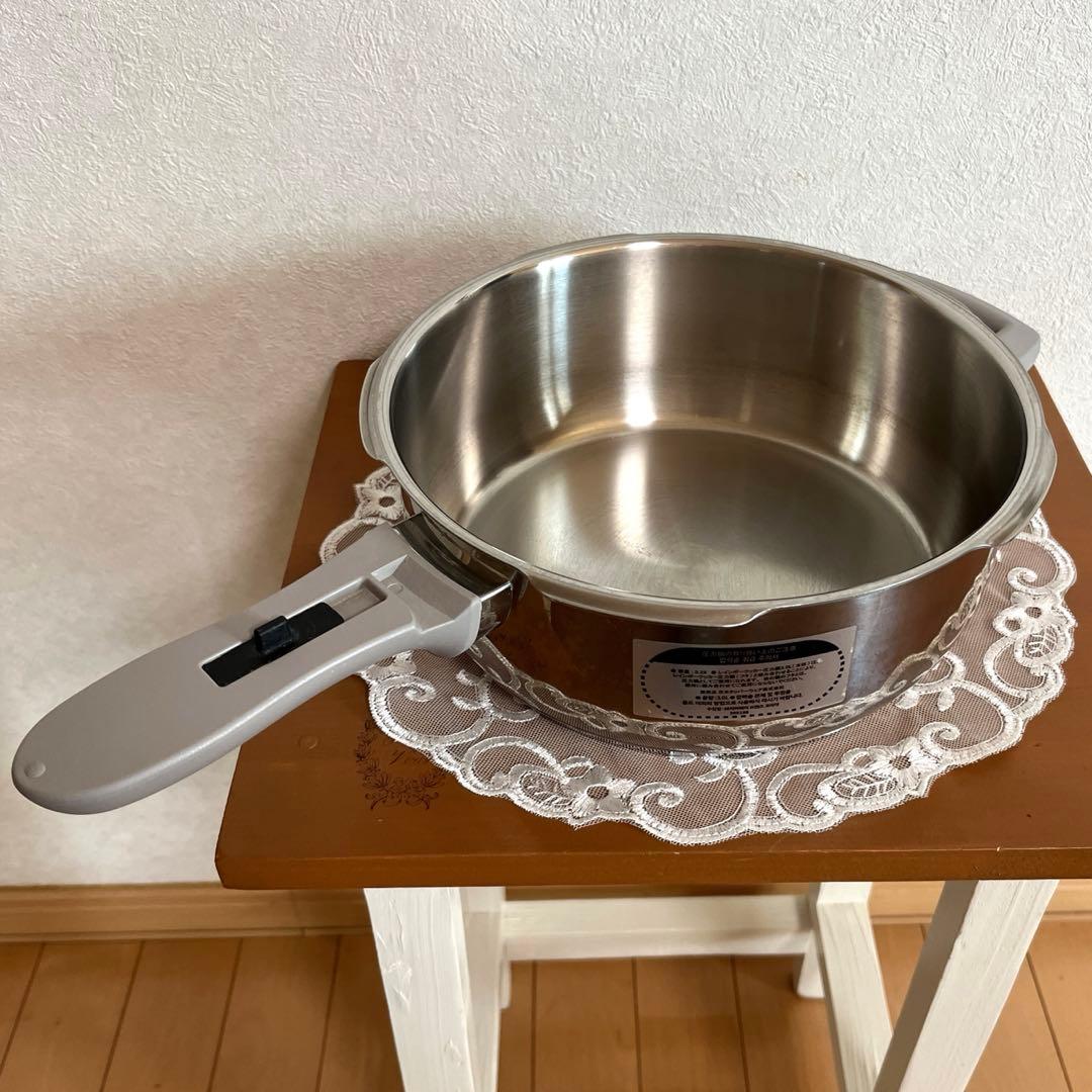 タッパーウェア　圧力鍋　レインボークッカー　3.0ℓ 中古品