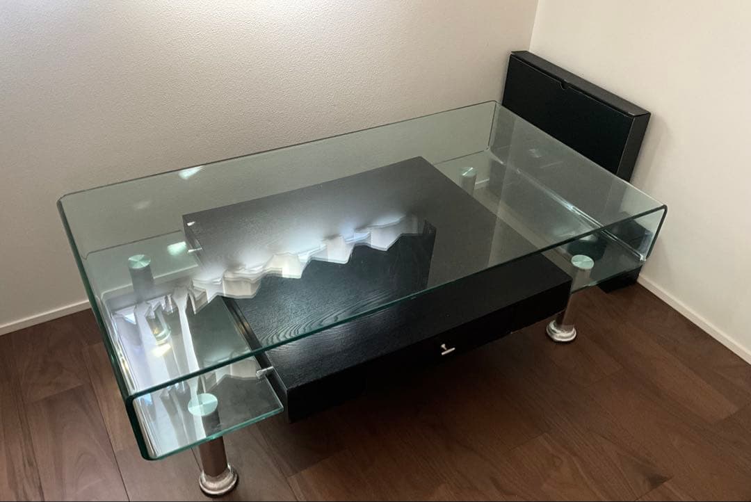 イタリア製　ガラステーブル