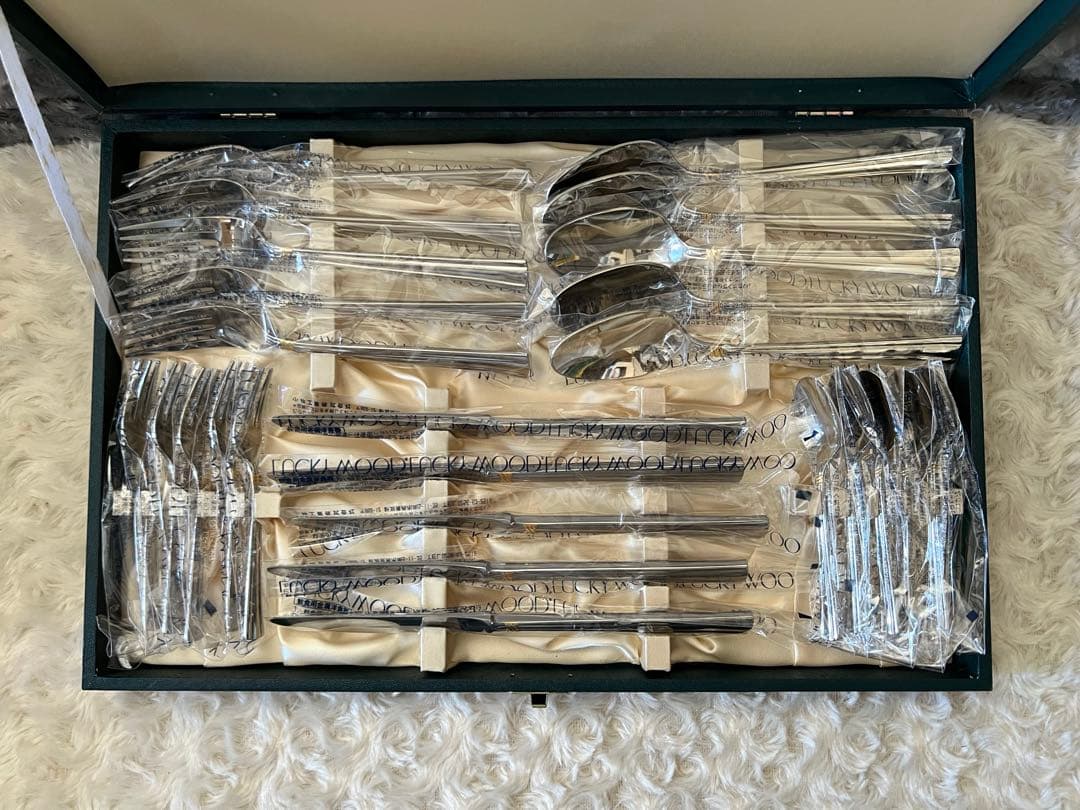 ラッキーウッド　カトラリーセット　エメラルド（金彩） ディナーセット〈25本〉