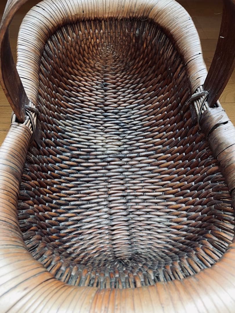 ビンテージ天然素材の楕円形バスケット