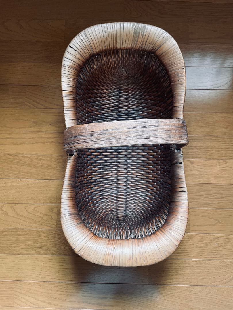 ビンテージ天然素材の楕円形バスケット